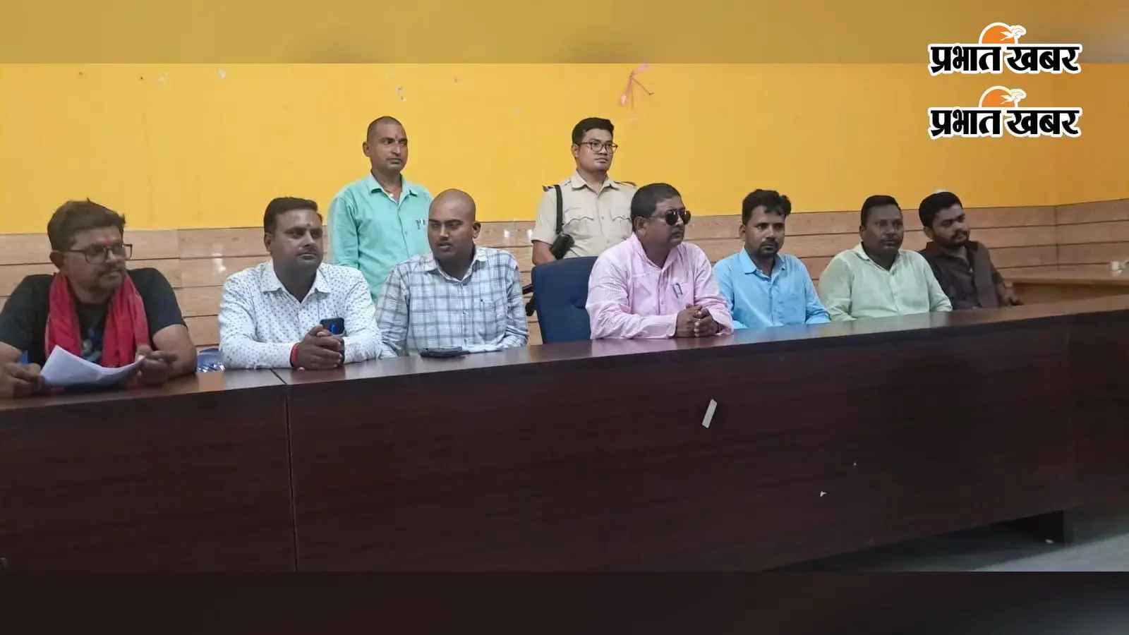 मीटिंग में उपस्थित विधायक ललन राम मीटिंग में उपस्थित विधायक ललन राम