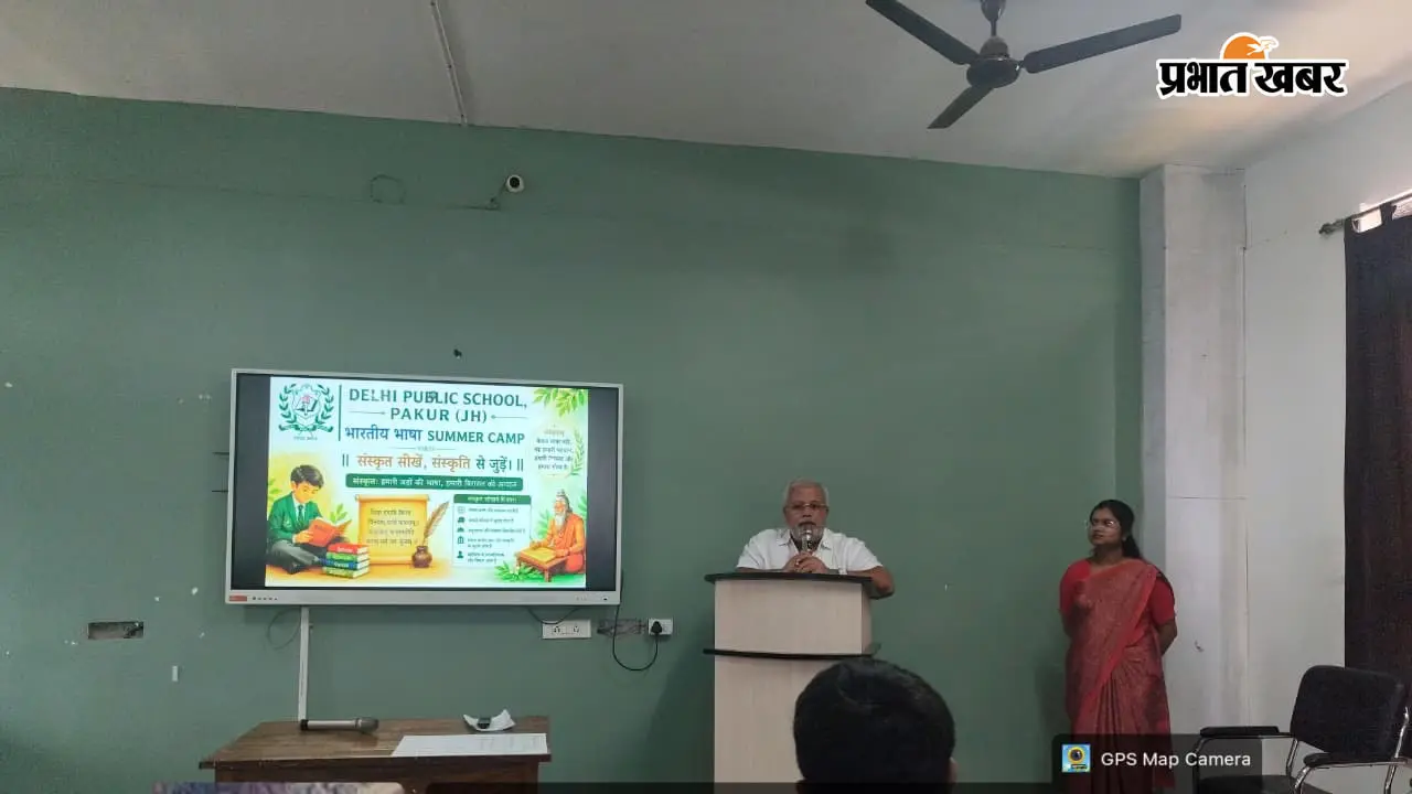 प्रशस्ति पत्र के साथ सम्मानित प्रतिभागी और महोत्सव को संबोधित करते निदेशक अरुणेंद्र कुमार | Prabhat Khabar Network प्रशस्ति पत्र के साथ सम्मानित प्रतिभागी और महोत्सव को संबोधित करते निदेशक अरुणेंद्र कुमार | Prabhat Khabar Network
