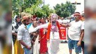 Lauriya News: तीसरे दिन भी जारी रही सफाईकर्मियों की हड़ताल, मुख्यमंत्री का फूंका पुतला