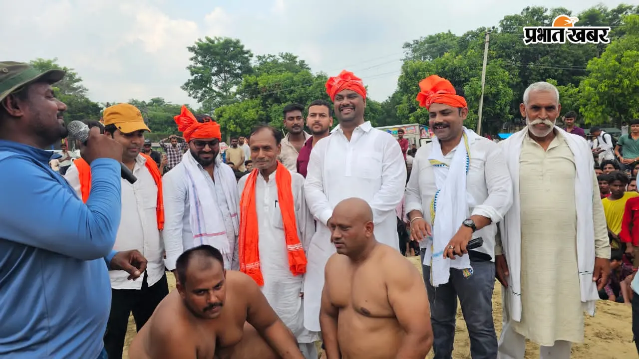 कुश्ती महादंगल का शुभारंभ कराते कांग्रेस के पूर्व प्रत्याशी अमित गिरी व अन्य | Prabhat Khabar Network कुश्ती महादंगल का शुभारंभ कराते कांग्रेस के पूर्व प्रत्याशी अमित गिरी व अन्य | Prabhat Khabar Network