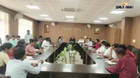 गुमला के निजी स्कूलों पर DC सख्त, बैग का वजन 10% से अधिक न रखने का दिए निर्देश