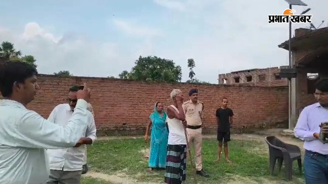 जांच करने पहुंचे डीसीएलआर | Prabhat Khabar Network जांच करने पहुंचे डीसीएलआर | Prabhat Khabar Network