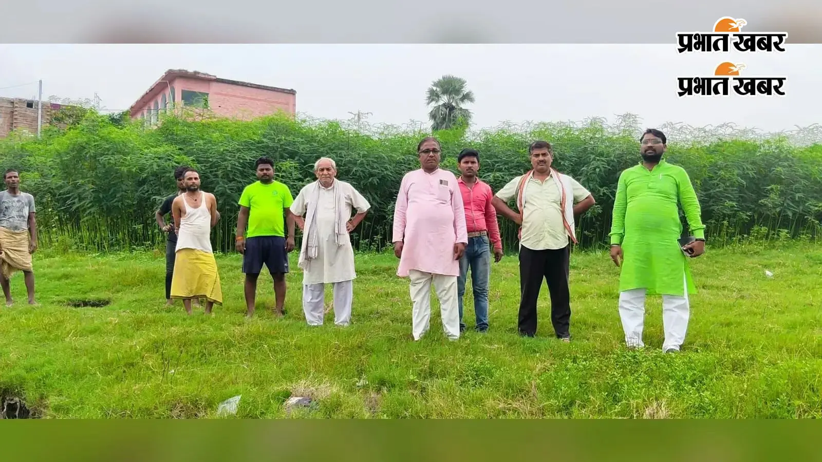 रसलपुर में छठ घाट में सीढ़ी निर्माण को लेकर स्थल निरीक्षण करते हुए प्रखंड प्रमुख व ग्रामीण रसलपुर में छठ घाट में सीढ़ी निर्माण को लेकर स्थल निरीक्षण करते हुए प्रखंड प्रमुख व ग्रामीण