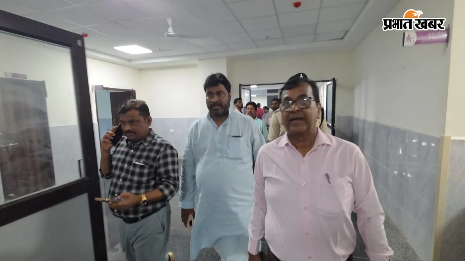सदर अस्पताल का निरीक्षण करते चेनारी विधायक मुरारी प्रसाद गौतम व अन्य | Prabhat Khabar Network सदर अस्पताल का निरीक्षण करते चेनारी विधायक मुरारी प्रसाद गौतम व अन्य | Prabhat Khabar Network