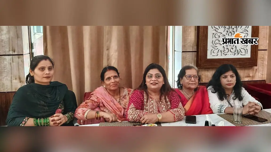 फोटो कैप्शन 1 आर-1: महिला सम्मेलन को लेकर रामगढ़ में प्रेस कांफ्रेंस में जानकारी देती क्षत्रिय गौरव मंच के पदाधिकारी. | Prabhat Khabar Network फोटो कैप्शन 1 आर-1: महिला सम्मेलन को लेकर रामगढ़ में प्रेस कांफ्रेंस में जानकारी देती क्षत्रिय गौरव मंच के पदाधिकारी. | Prabhat Khabar Network