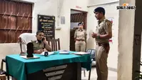 गोपालगंज के माधोपुर थाना का वार्षिक निरीक्षण, एसपी विनय तिवारी ने लंबित कांडों के निष्पादन के दिए निर्देश