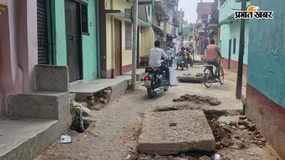 पटना रहमतगंज में 10 दिनों से सड़क पर पड़े नाले के स्लैब, वैकल्पिक मार्ग बना खतरे का रास्ता