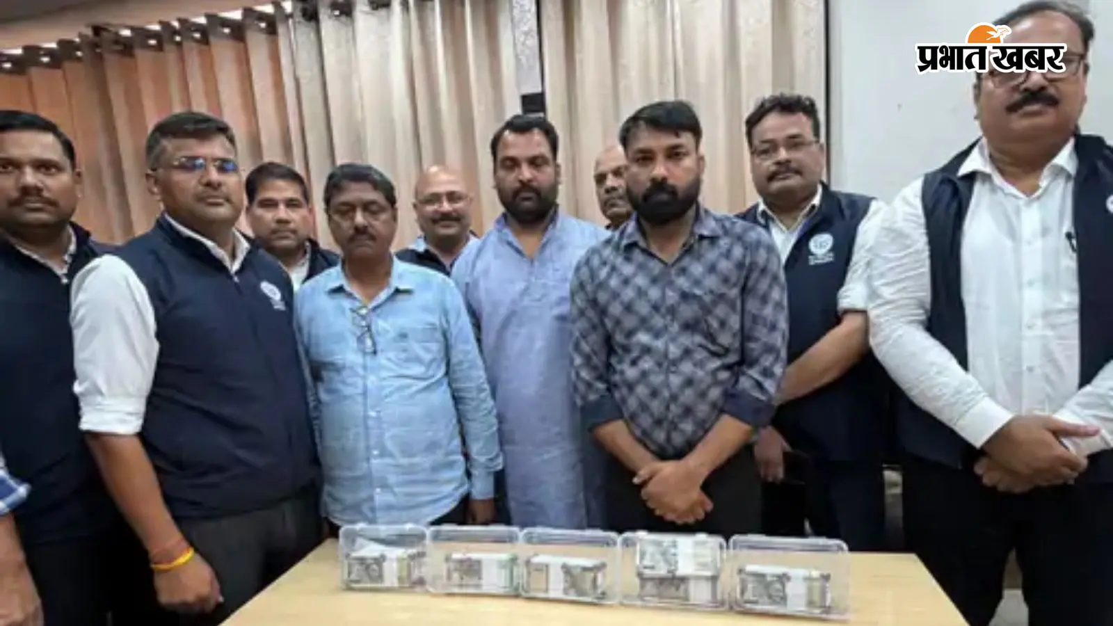 लखनऊ के LDA में विजिलेंस की कार्रवाई (क्रेडिट सोशल मीडिया) लखनऊ के LDA में विजिलेंस की कार्रवाई (क्रेडिट सोशल मीडिया)