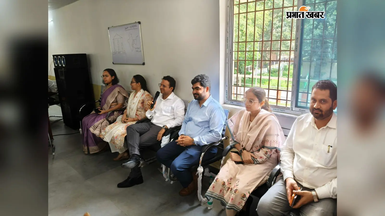 जिला पुस्तकालय में मोटिवेशनल टॉक कार्यक्रम में उपायुक्त व अन्य | Prabhat Khabar Network जिला पुस्तकालय में मोटिवेशनल टॉक कार्यक्रम में उपायुक्त व अन्य | Prabhat Khabar Network