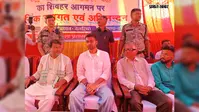 Sheohar News: तरियानी की बेलहिया पंचायत पहुंचे पंचायती राज मंत्री, लाभार्थियों के बीच बांटे प्रमाण पत्र और जॉब कार्ड