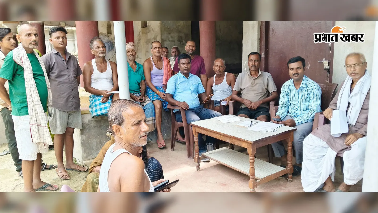 बेलवारा में गन्ना पंजीकरण कराने पहुंचे कृषकगण. | Prabhat Khabar Network बेलवारा में गन्ना पंजीकरण कराने पहुंचे कृषकगण. | Prabhat Khabar Network