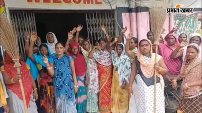 राज्यव्यापी आंदोलन के समर्थन में नगर परिषद गेट पर प्रदर्शन, सफाई व्यवस्था ठप, जगह-जगह कचरे का अंबार