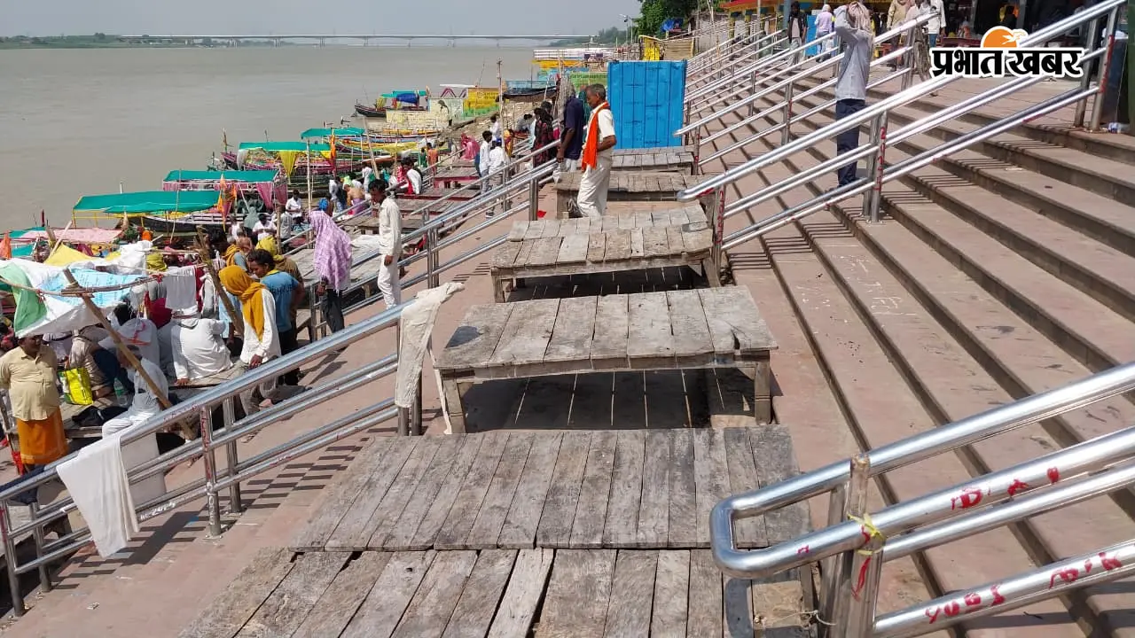 फोटो- गंगा सीढी पर पूर्व की भांति चौकी से अतिक्रमण फोटो- अतिक्रमण हटाने पहुंची टीम | Prabhat Khabar Network फोटो- गंगा सीढी पर पूर्व की भांति चौकी से अतिक्रमण फोटो- अतिक्रमण हटाने पहुंची टीम | Prabhat Khabar Network