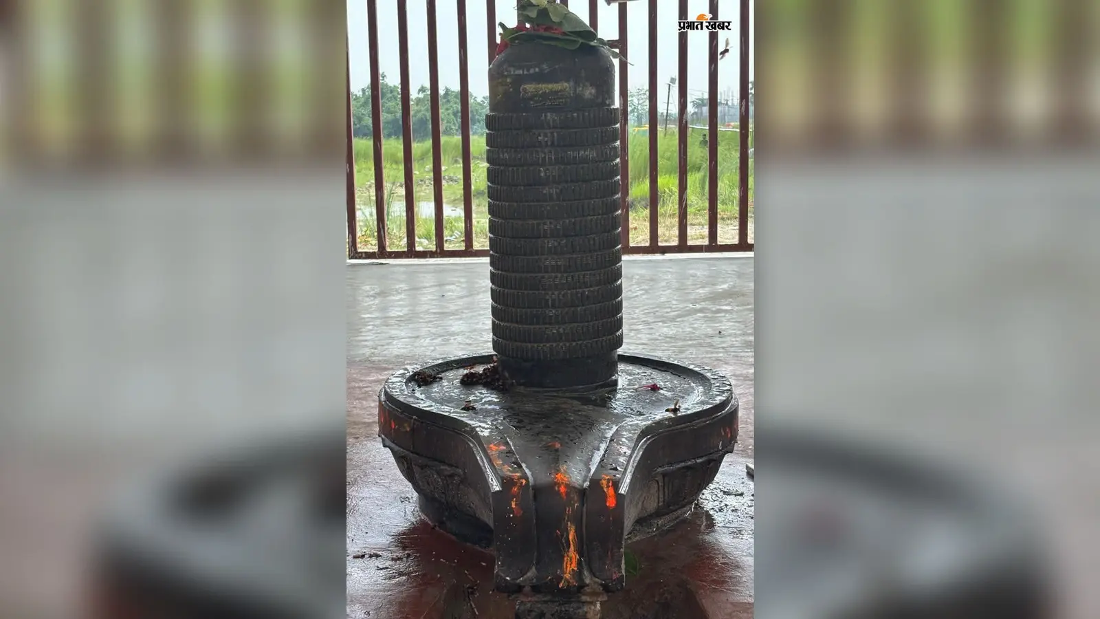 फोटो कैप्सन : मंदिर परिसर में भक्ति के पूजा अर्चना के लिए स्थापित शिवलिंग | Prabhat Khabar Network फोटो कैप्सन : मंदिर परिसर में भक्ति के पूजा अर्चना के लिए स्थापित शिवलिंग | Prabhat Khabar Network
