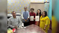 गोपालगंज सांसद डॉ. आलोक कुमार सुमन के डॉक्टर बेटे-बहू को मिला विवाह प्रमाण पत्र, लोगों से की रजिस्ट्रेशन की अपील