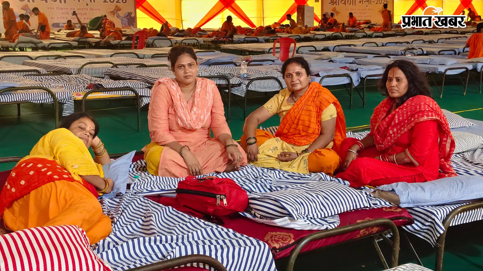 टेंट सिटी में विश्राम करती महिला श्रद्धालु | Prabhat Khabar Network टेंट सिटी में विश्राम करती महिला श्रद्धालु | Prabhat Khabar Network