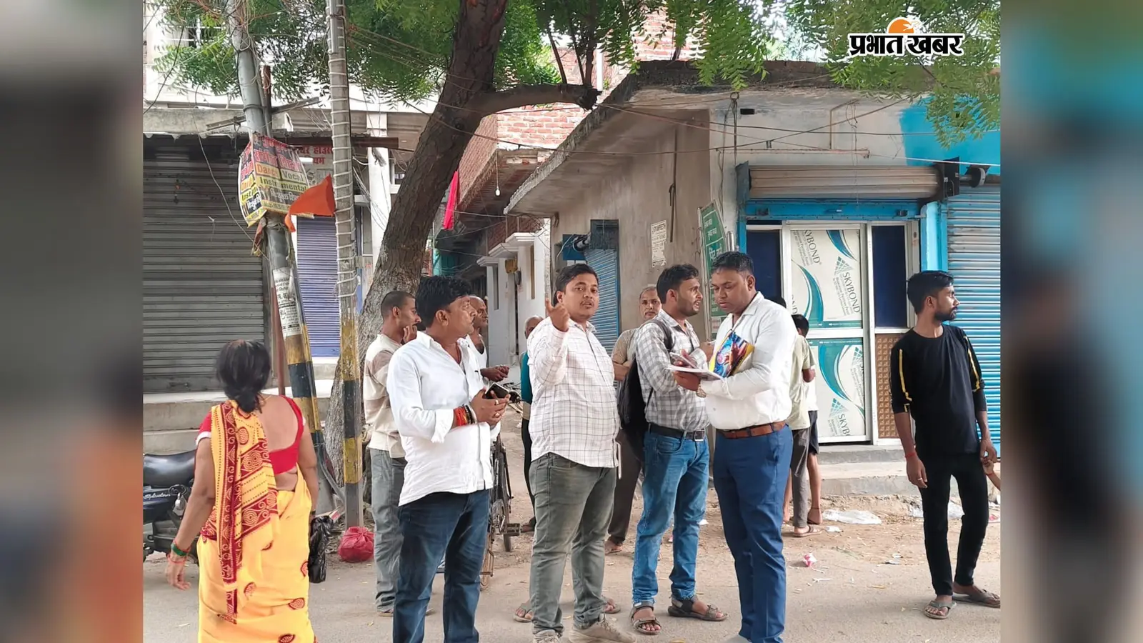कामकाज की निगरानी करते अधिकार | Prabhat Khabar Network कामकाज की निगरानी करते अधिकार | Prabhat Khabar Network