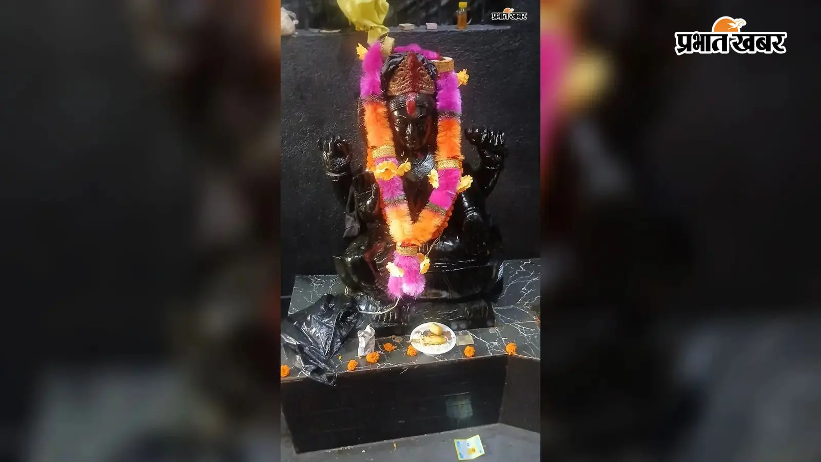 भक्ति के रंग में सराबोर हुआ बलिया बुजुर्ग, श्री शनिदेव महाराज के तृतीय वार्षिक उत्सव में उमड़ा आस्था का सैलाब भक्ति के रंग में सराबोर हुआ बलिया बुजुर्ग, श्री शनिदेव महाराज के तृतीय वार्षिक उत्सव में उमड़ा आस्था का सैलाब