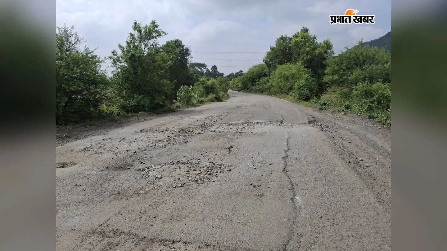 फोटो:इंगलिशमोड़-पुनसिया मुख्य पथ व प्रकाशित खबर | Prabhat Khabar Network फोटो:इंगलिशमोड़-पुनसिया मुख्य पथ व प्रकाशित खबर | Prabhat Khabar Network