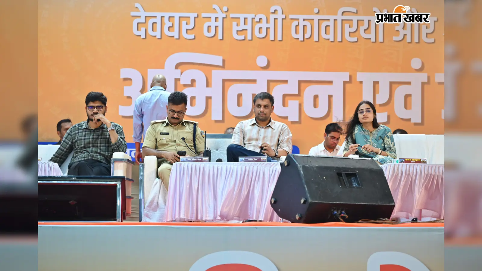 ब्रीफिंग के दौरान डीसी, एसपी, डीडीसी, नगर आयुक्त | Prabhat Khabar Network ब्रीफिंग के दौरान डीसी, एसपी, डीडीसी, नगर आयुक्त | Prabhat Khabar Network