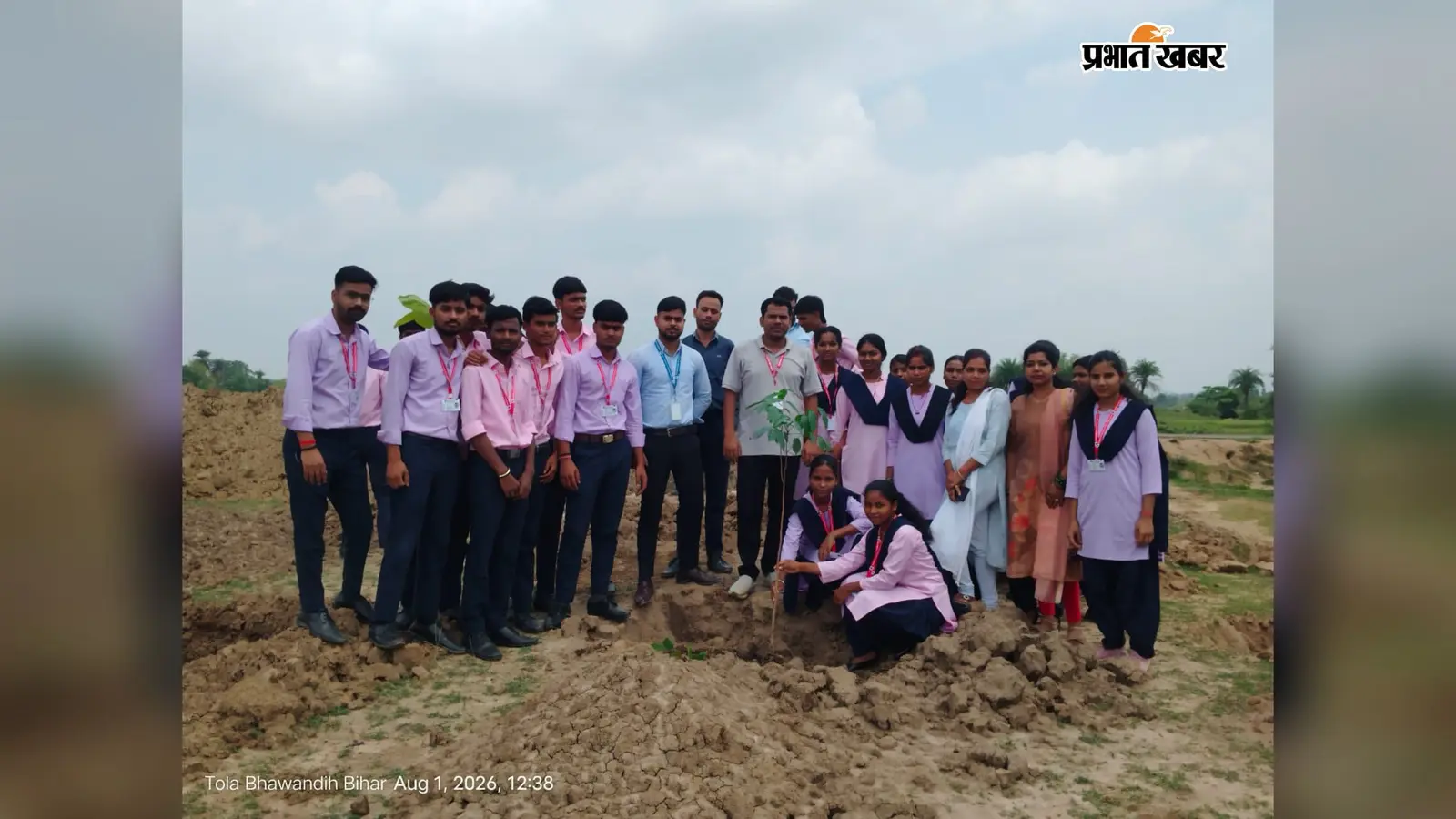 फोटो- सुभाष इंस्टीट्यूट में वृक्षारोपण में भाग लेते डीन व विद्यार्थीगण | Prabhat Khabar Network फोटो- सुभाष इंस्टीट्यूट में वृक्षारोपण में भाग लेते डीन व विद्यार्थीगण | Prabhat Khabar Network