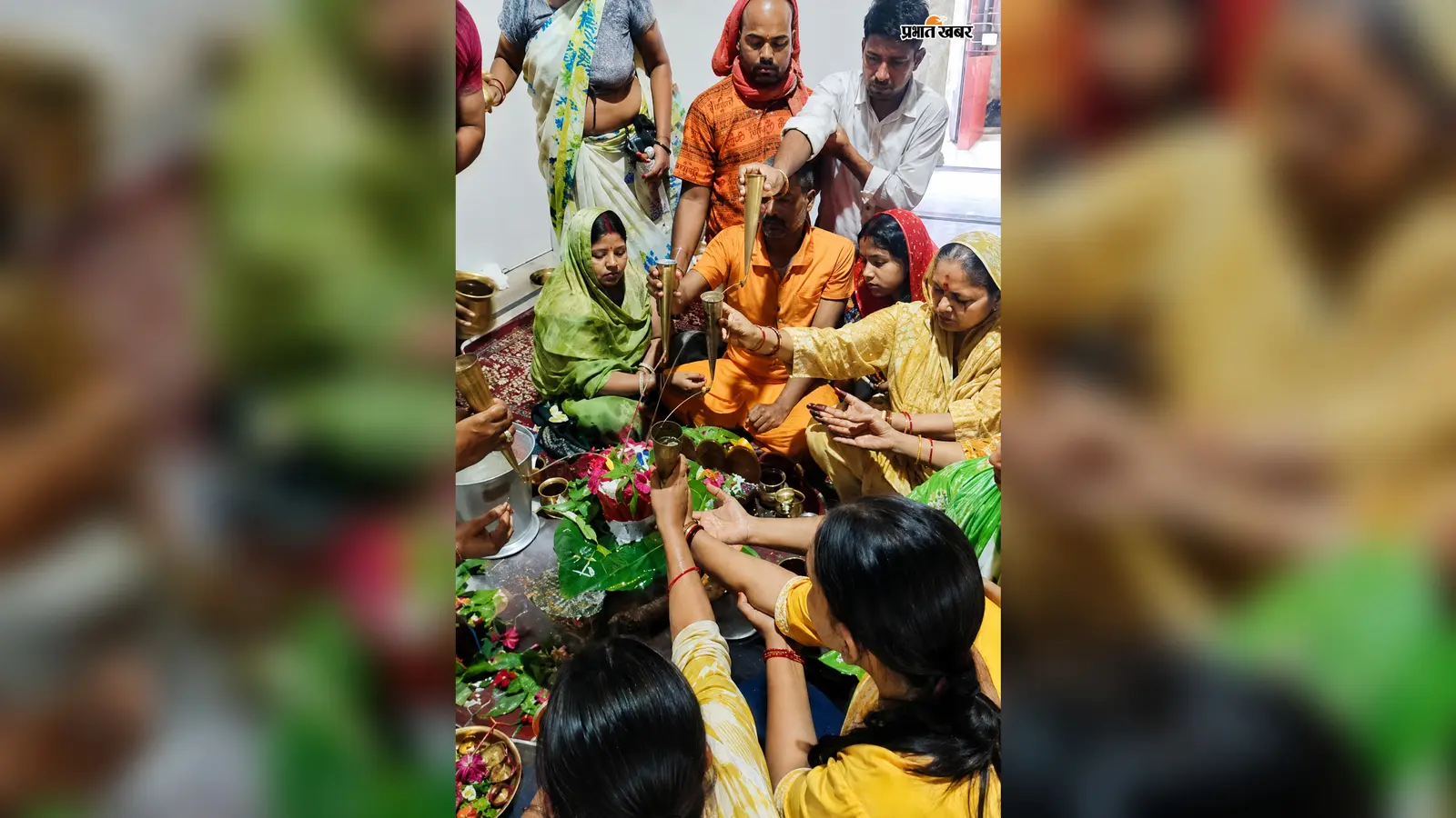 अभिषेक करते शिव भक्त | Prabhat Khabar Network अभिषेक करते शिव भक्त | Prabhat Khabar Network