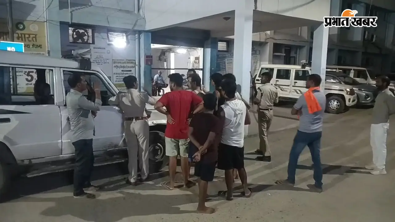 सदर अस्पताल में पुलिस जांच पड़ताल करते हुए | Prabhat Khabar Network सदर अस्पताल में पुलिस जांच पड़ताल करते हुए | Prabhat Khabar Network
