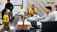 तीसरी की बच्ची ने हाथरस DM से पूछा ऐसा सवाल, मुस्कुराते हुए बोले IAS- जरूर करेंगे मदद