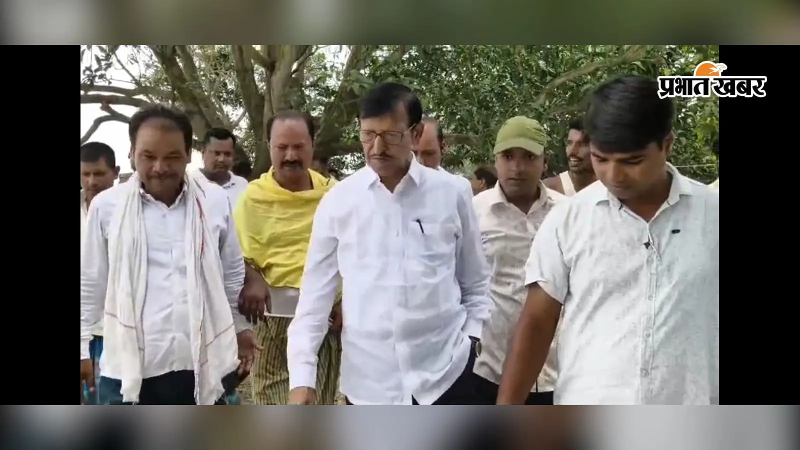कटावरोधी कार्य का जायजा लेने पहुंचे विधायक | Prabhat Khabar Network कटावरोधी कार्य का जायजा लेने पहुंचे विधायक | Prabhat Khabar Network