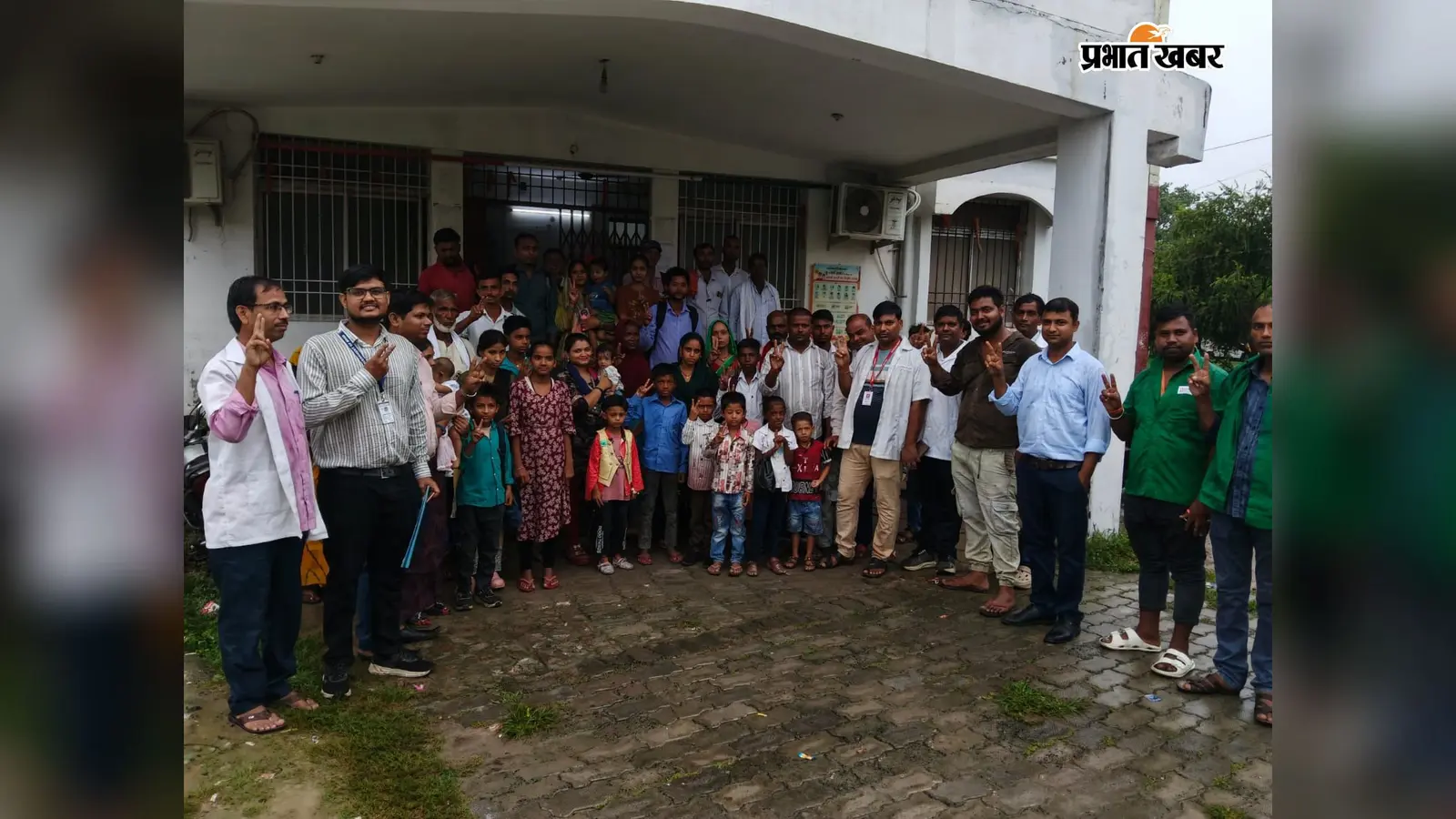 कैप्शन : अपने परिजनों व स्वास्थ्य विभाग की टीम के साथ बाल हृदय योजना के तहत चयनित बच्चें | Prabhat Khabar Network कैप्शन : अपने परिजनों व स्वास्थ्य विभाग की टीम के साथ बाल हृदय योजना के तहत चयनित बच्चें | Prabhat Khabar Network