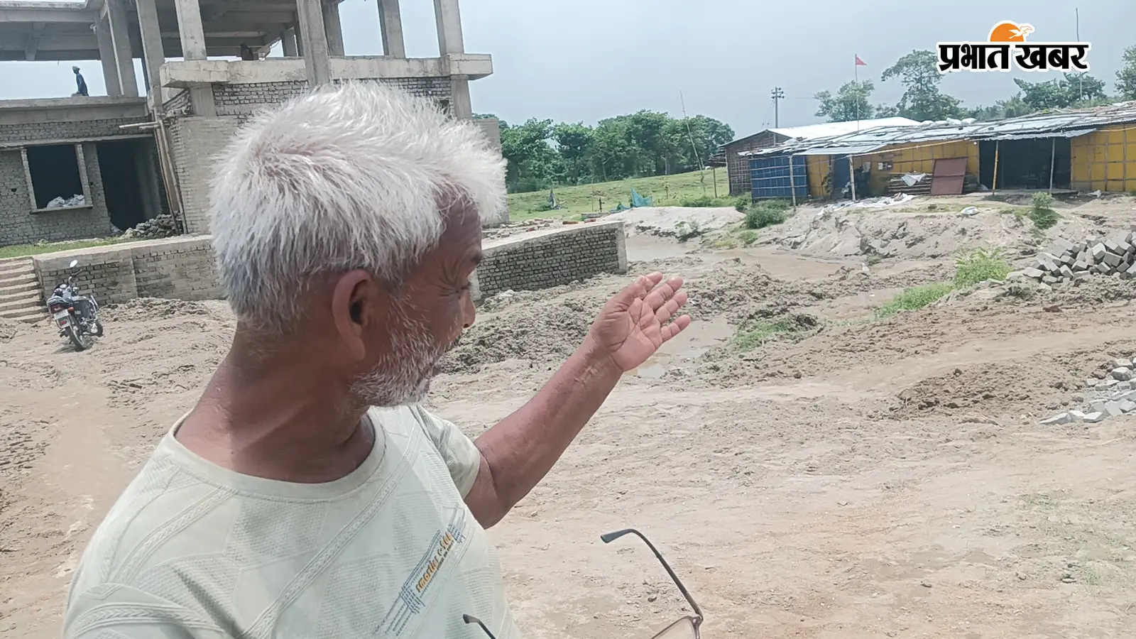 सैफगंज पंचायत स्थित निर्माणाधीन सरकार भवन व रखे योजना बोर्ड. | Prabhat Khabar Network सैफगंज पंचायत स्थित निर्माणाधीन सरकार भवन व रखे योजना बोर्ड. | Prabhat Khabar Network