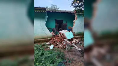 घर का दरवाजा तोड़ धान खा गए हाथी, डर से रातभर पहरा दे रहे ग्रामीण