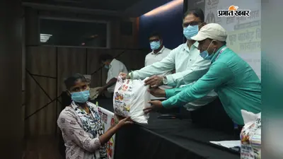 प्रधानमंत्री टीबी मुक्त भारत अभियान: बगहा में एक दर्जन टीबी मरीजों को बांटी गई पौष्टिक आहार किट
