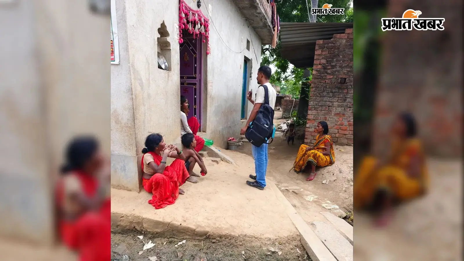 महादलित टोला में घर-घर जाकर टीबी स्क्रीनिंग का जायजा लेते हुए महादलित टोला में घर-घर जाकर टीबी स्क्रीनिंग का जायजा लेते हुए