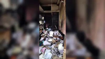 शॉर्ट सर्किट से विद्यासागर बुक डिपो में लगी आग, आठ लाख रुपये के पुस्तकें जलकर राख