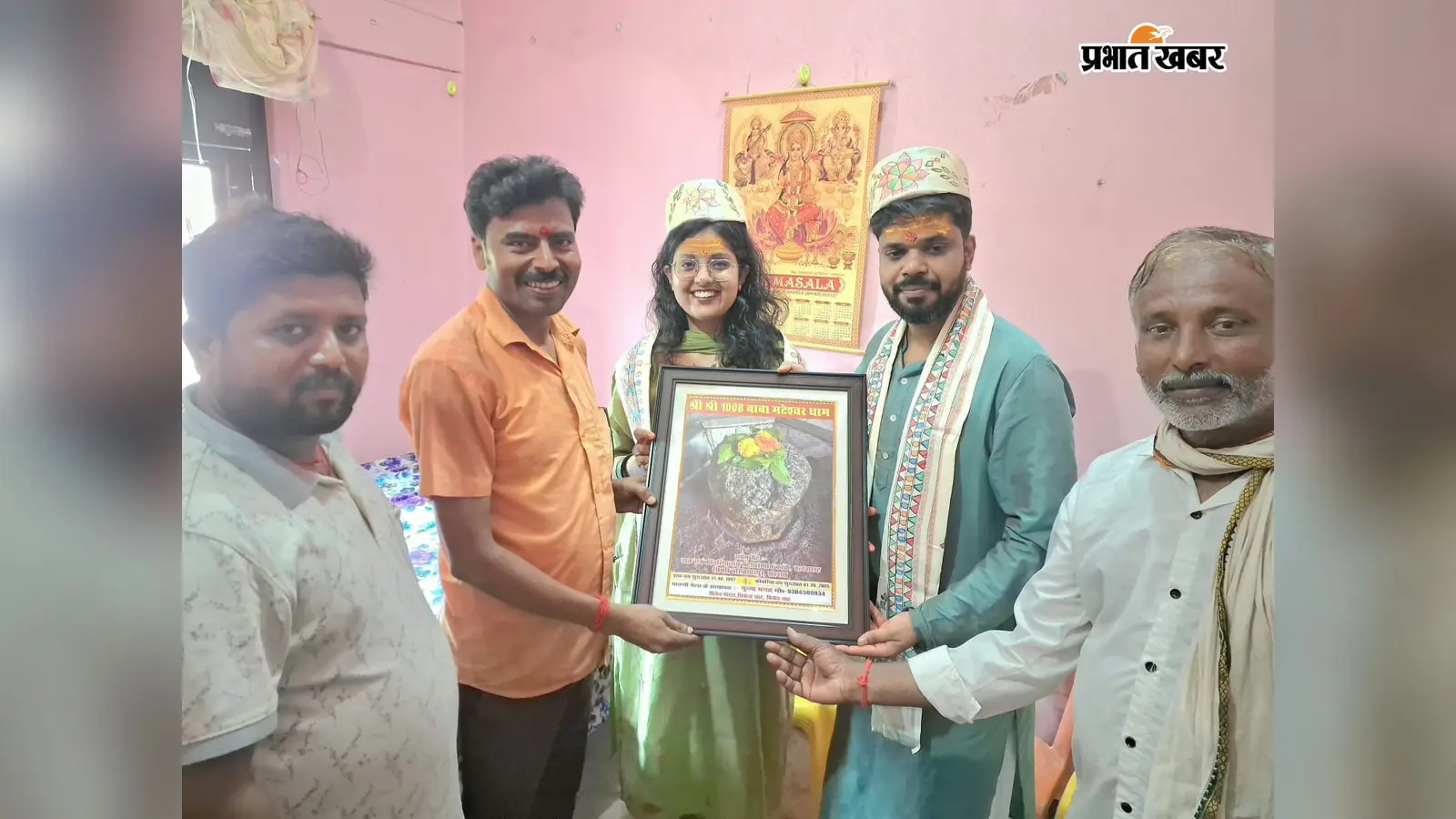 फोटो - सम्मानित करते मुन्ना भगत | Prabhat Khabar Network फोटो - सम्मानित करते मुन्ना भगत | Prabhat Khabar Network
