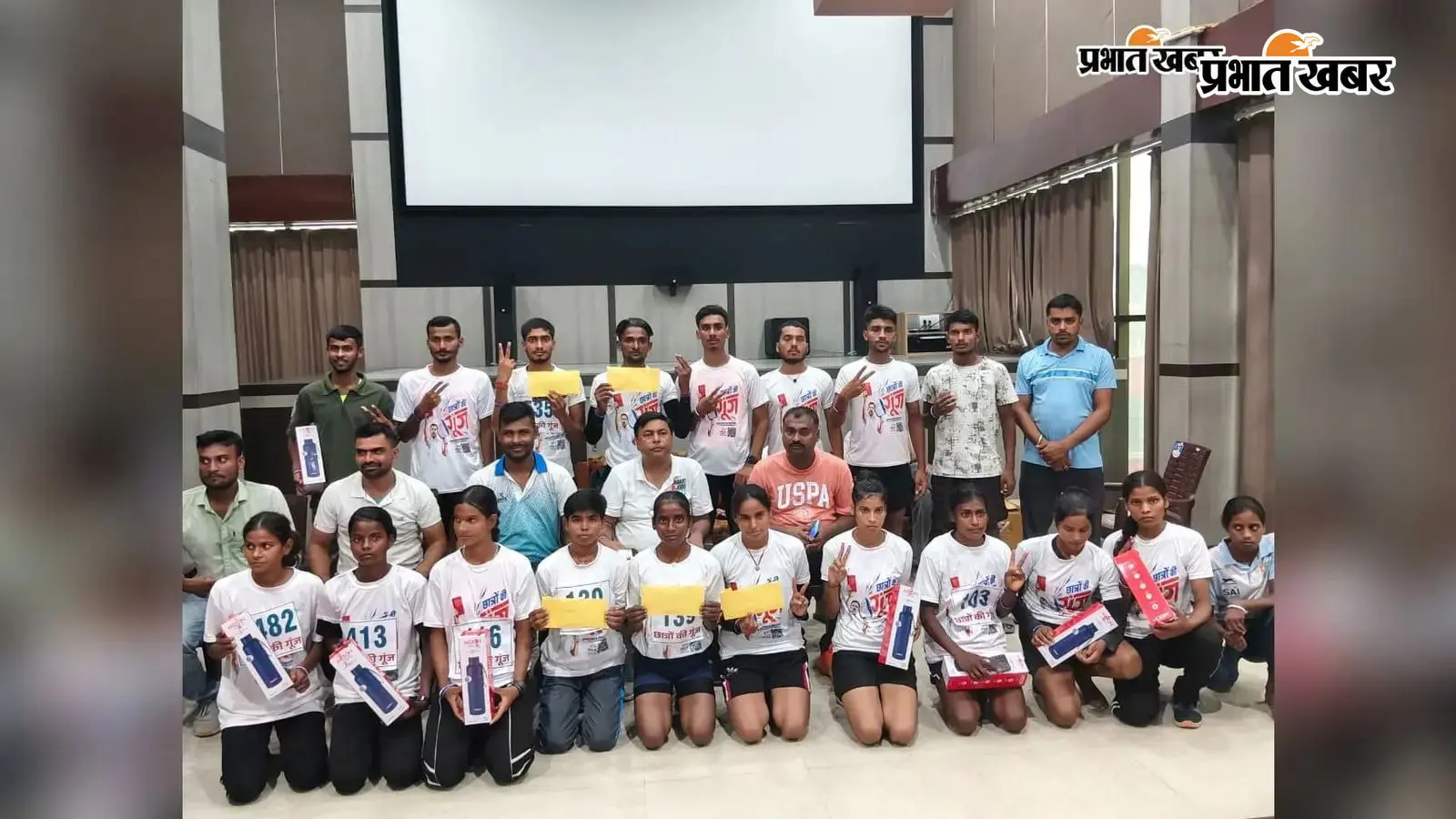 प्रतियोगिता में भाग लेने वाले प्रतिभागी प्रतिभागियों की भीड़ प्रतियोगिता में भाग लेने वाले प्रतिभागी प्रतिभागियों की भीड़