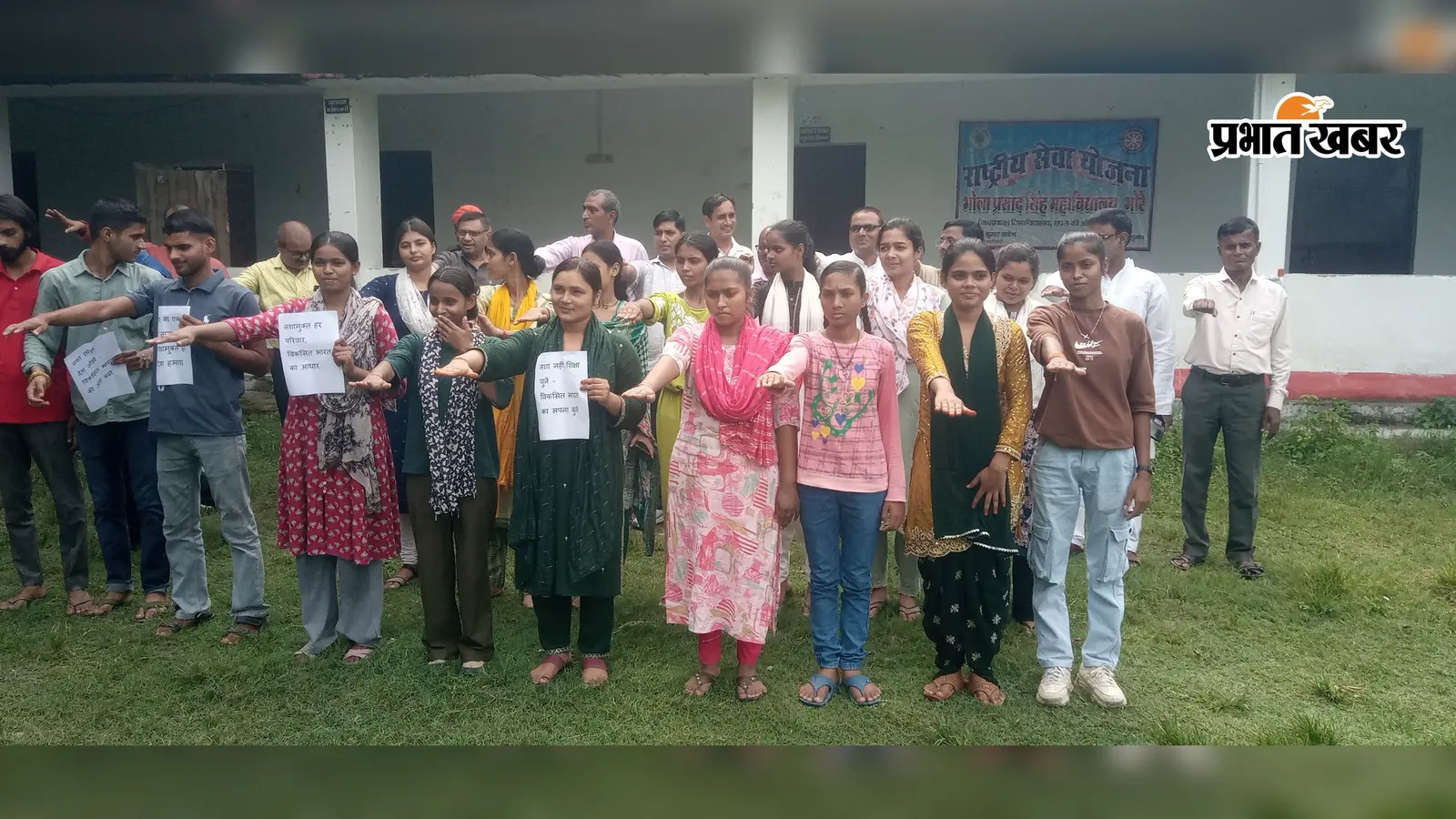 कार्यक्रम में मौजूद छात्र छात्राएं | Prabhat Khabar Network कार्यक्रम में मौजूद छात्र छात्राएं | Prabhat Khabar Network