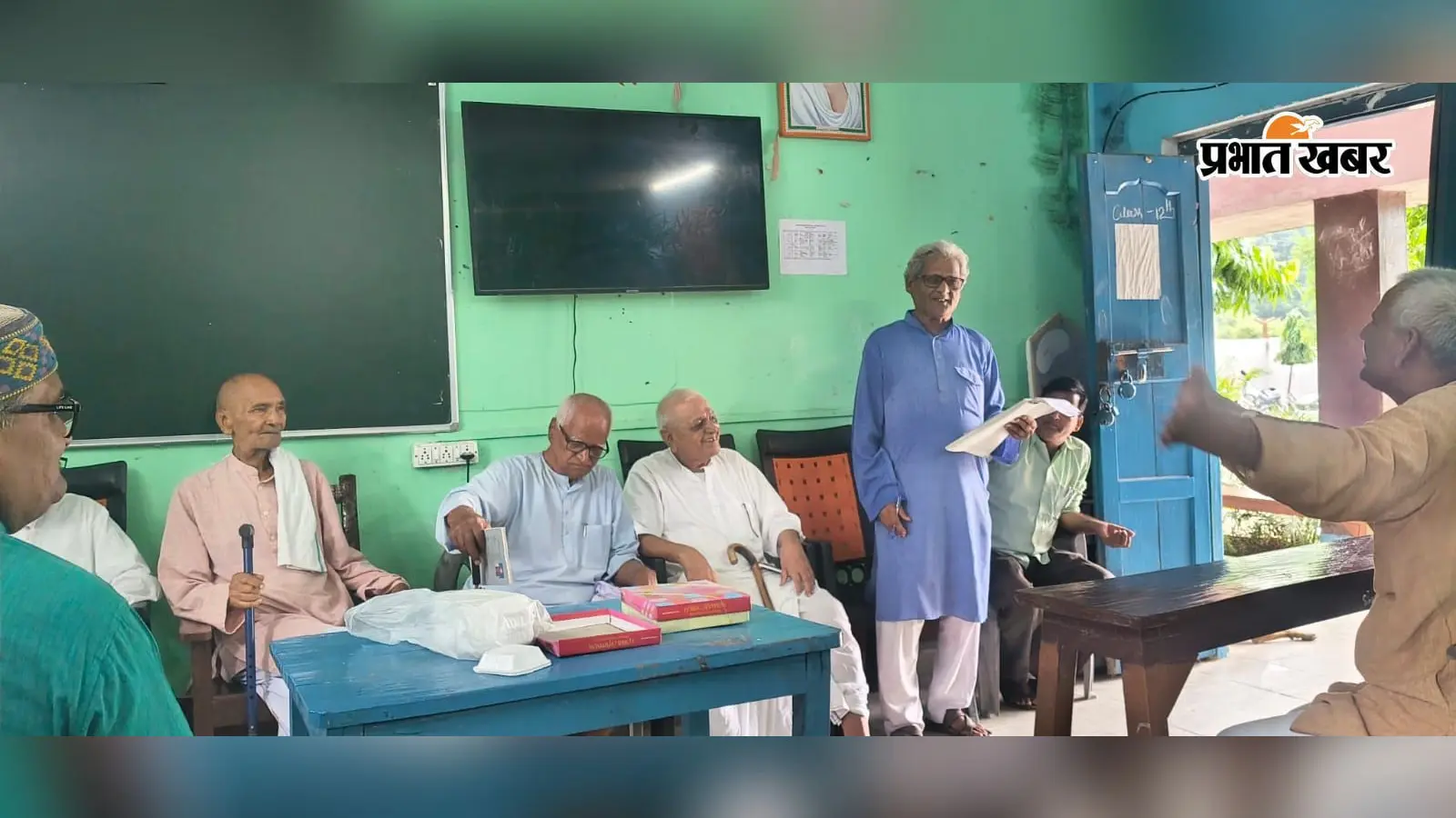 बौद्धिक मित्र मंडल की बैठक में शामिल लोग | Prabhat Khabar Network बौद्धिक मित्र मंडल की बैठक में शामिल लोग | Prabhat Khabar Network