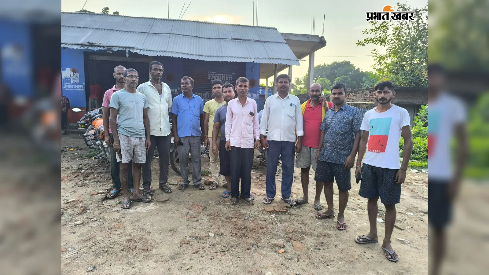 विरोध प्रदर्शन करते खाद व्यवसायी | Prabhat Khabar Network विरोध प्रदर्शन करते खाद व्यवसायी | Prabhat Khabar Network