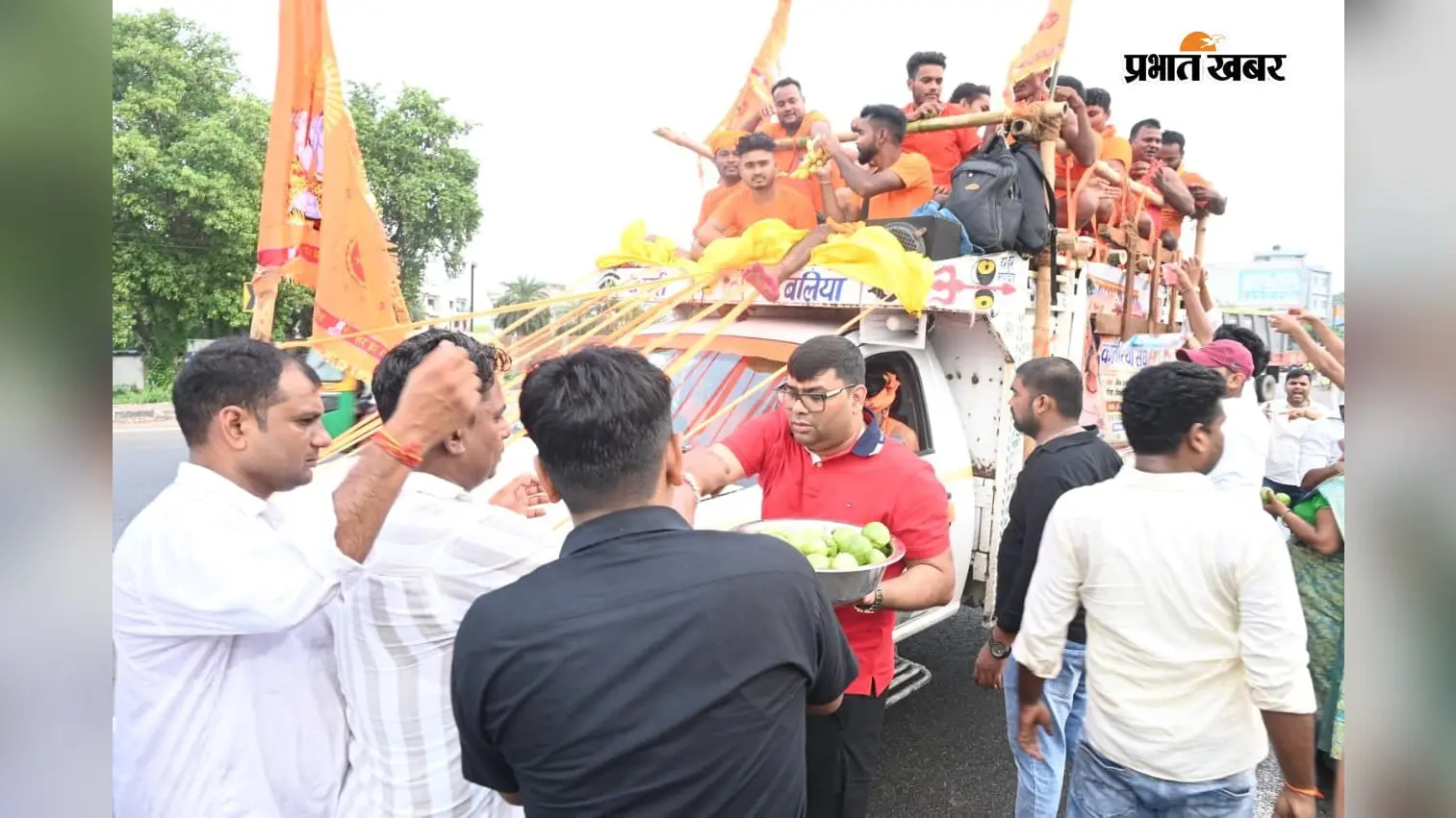 डाक कवरियां कि सेवा करते पूर्व विधायक डॉ मुकेश रोशन | Prabhat Khabar Network डाक कवरियां कि सेवा करते पूर्व विधायक डॉ मुकेश रोशन | Prabhat Khabar Network