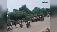 भोजपुर : डिवाइडर पार कर रहे ट्रक ने बाइक सवार को मारी टक्कर, युवक की हालत गंभीर