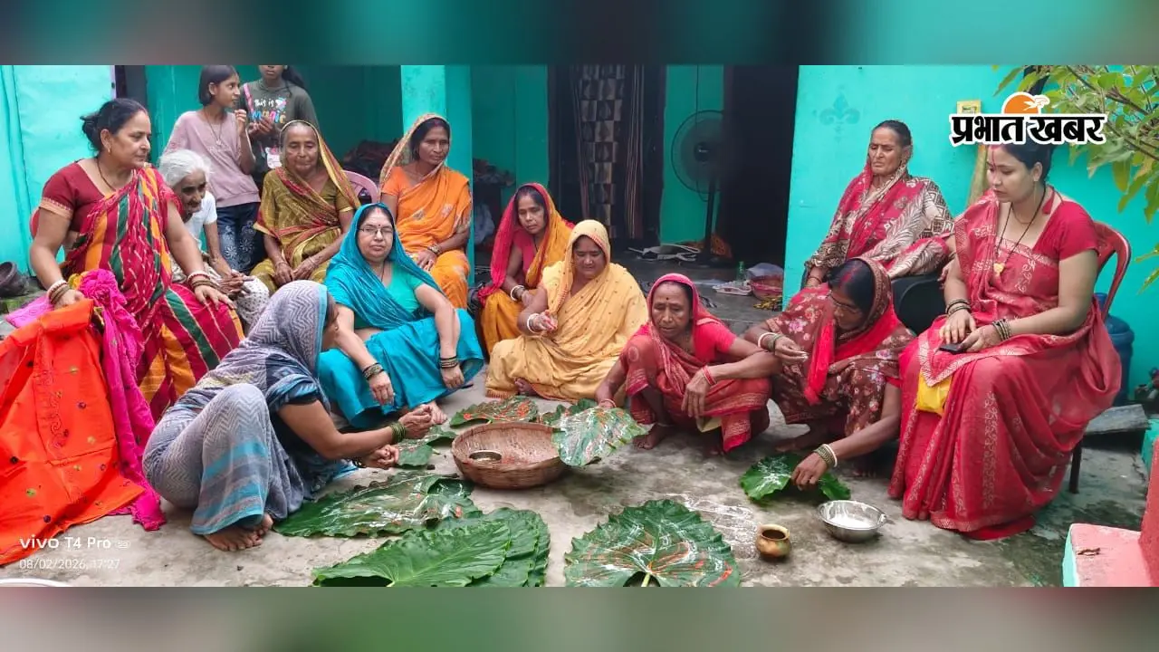 पूजा की तैयारी में महिला | Prabhat Khabar Network पूजा की तैयारी में महिला | Prabhat Khabar Network