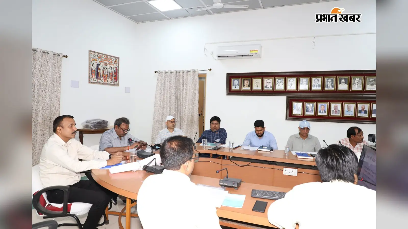 बैठक में उपस्थित महानिदेशक तथा अन्य अधिकारी | Prabhat Khabar Network बैठक में उपस्थित महानिदेशक तथा अन्य अधिकारी | Prabhat Khabar Network