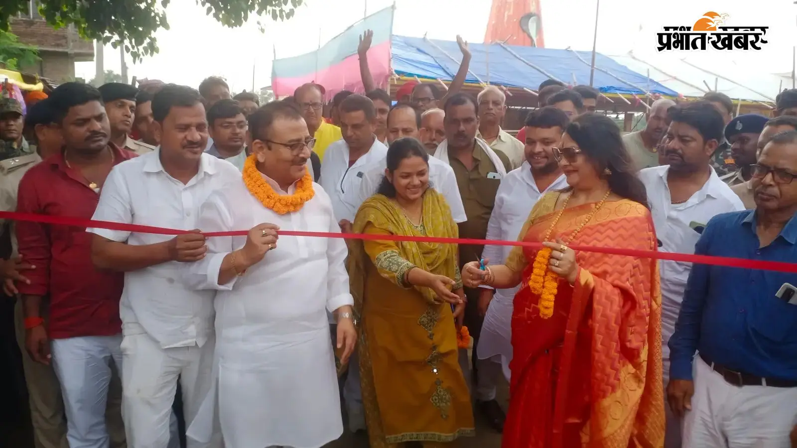 मेला का उद्घाटन करते अतिथि का फोटो मेला का उद्घाटन करते अतिथि का फोटो