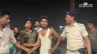 हाजीपुर में महिला से चेन छीनकर भाग रहे युवक को लोगों ने रंगेहाथ पकड़ा, पुलिस के हवाले
