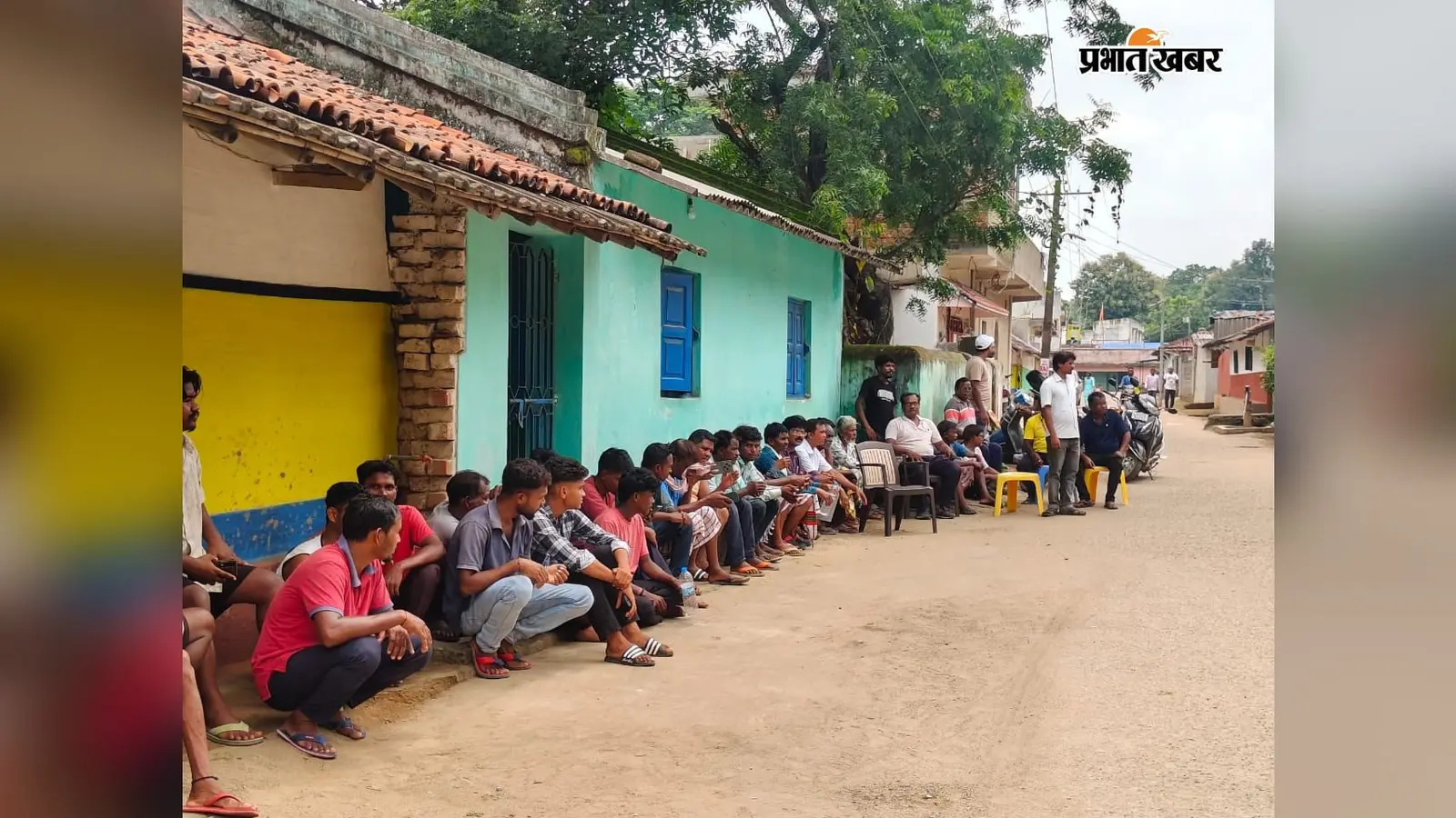 रविवार को सरजामदा निदिर टोला में पांच माझी बाबाओं की अगुवाई में हुई संयुक्त बैठक | Prabhat Khabar Network रविवार को सरजामदा निदिर टोला में पांच माझी बाबाओं की अगुवाई में हुई संयुक्त बैठक | Prabhat Khabar Network