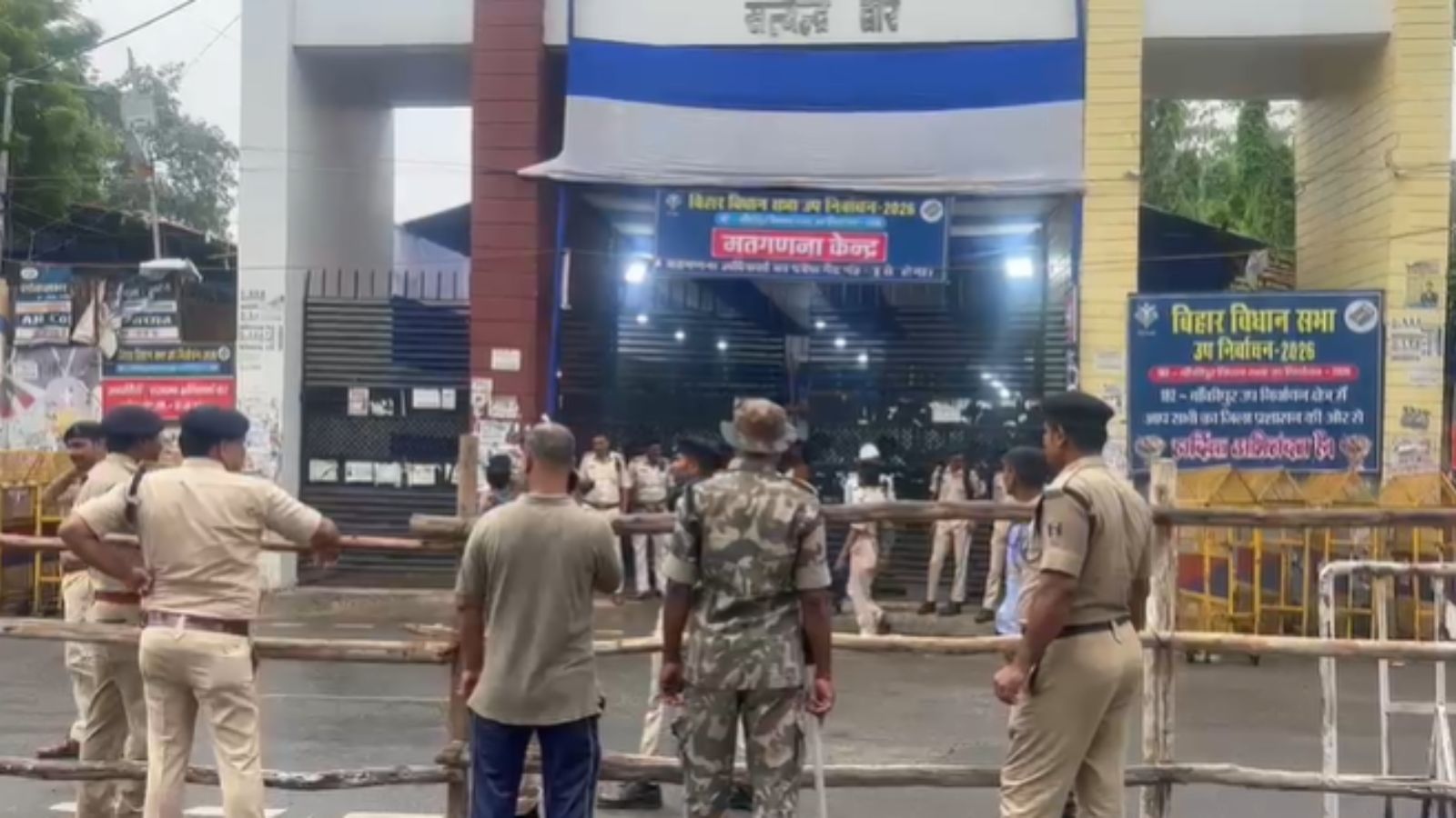 भारी संख्या में पुलिस बल तैनात 