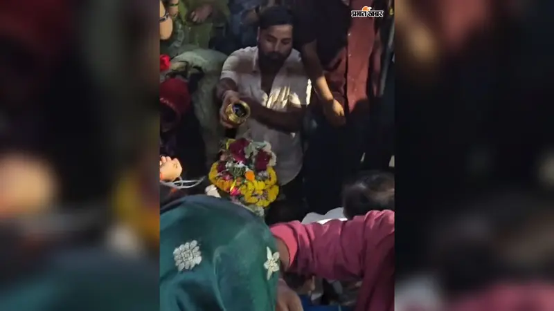 सावन की पहली सोमवारी पर शिवालयों में उमड़ी आस्था, भोलेनाथ के जलाभिषेक को लगी लंबी कतारें
