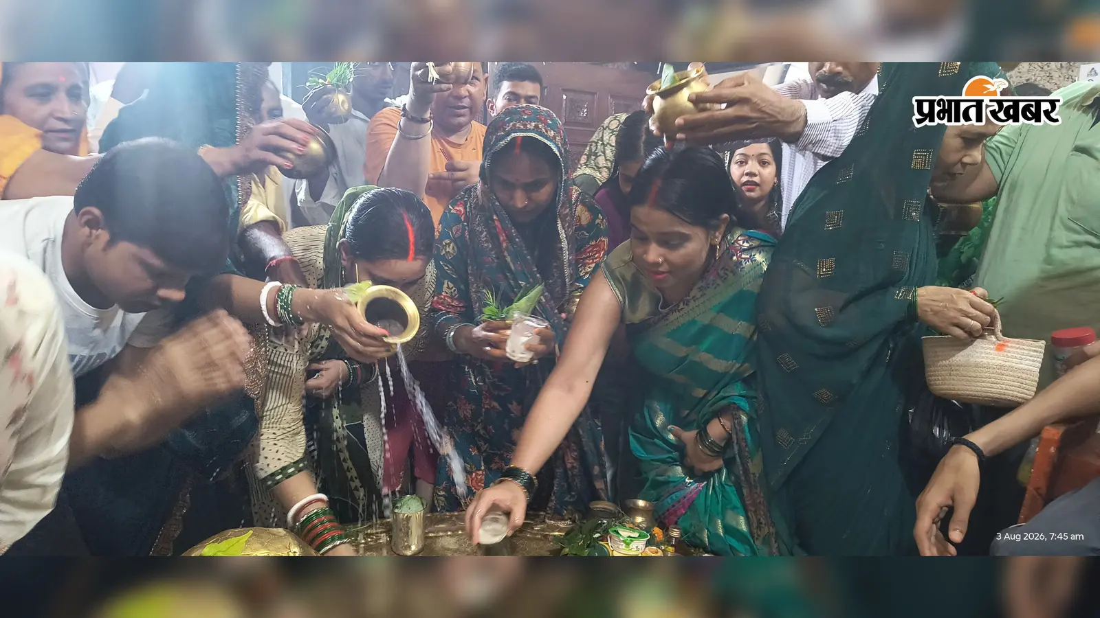 फोटो, बाबा बल खंडेश्वर मंदिर में सोमवार के दिन जलाभिषेक करते श्रद्धालु | Prabhat Khabar Network फोटो, बाबा बल खंडेश्वर मंदिर में सोमवार के दिन जलाभिषेक करते श्रद्धालु | Prabhat Khabar Network